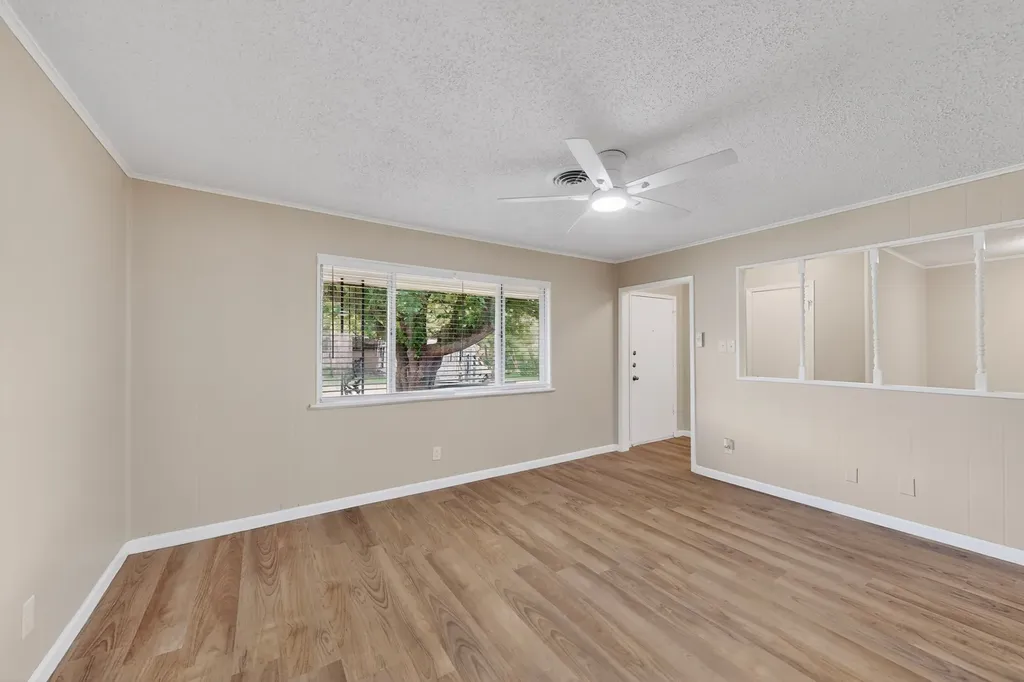 1016 Sproles Drive Benbrook TX 76126