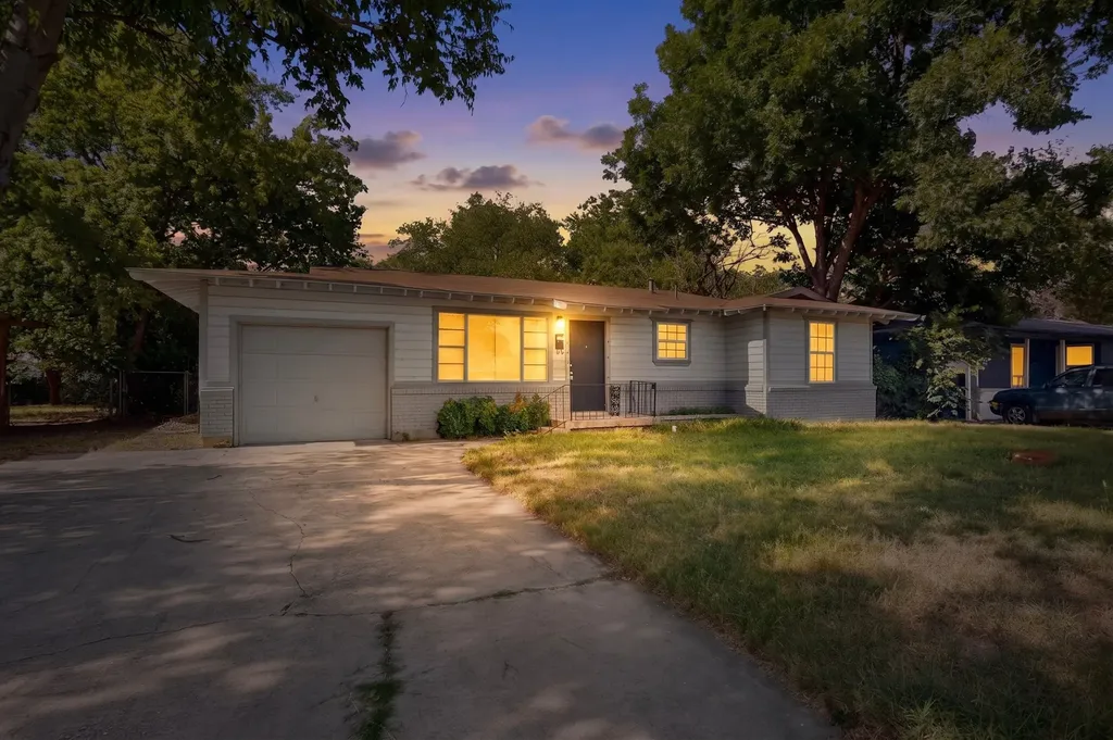 5573 Burton Avenue Fort Worth TX 76119