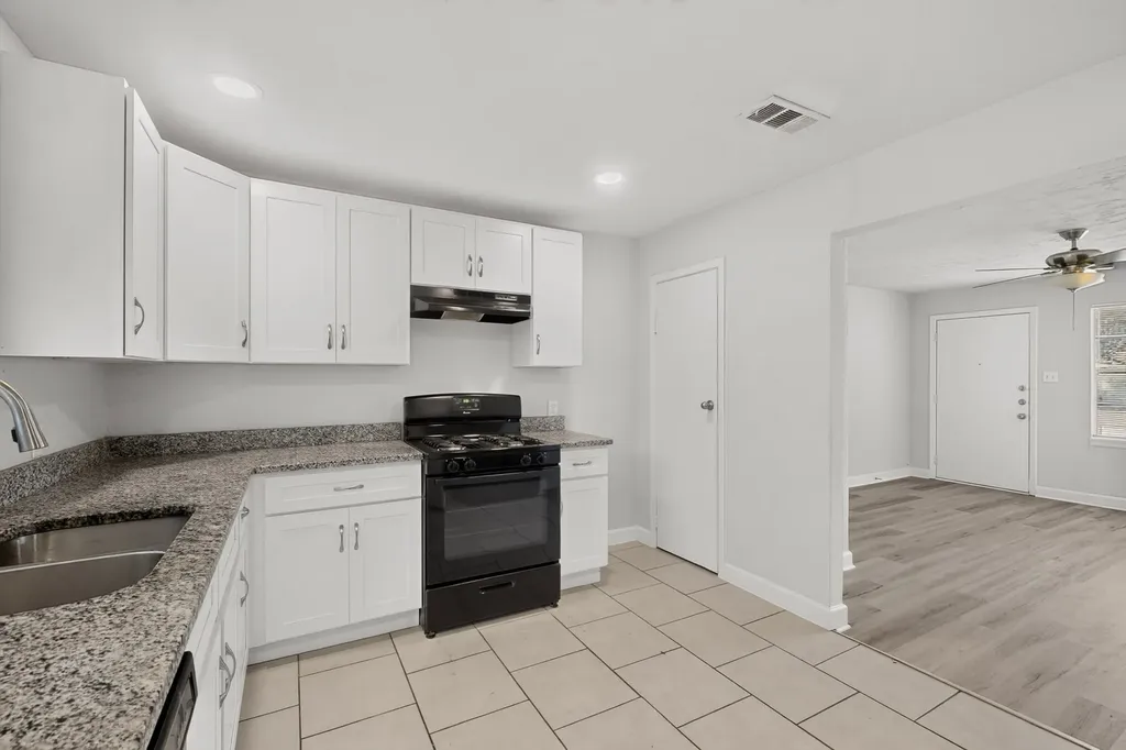 5573 Burton Avenue Fort Worth TX 76119