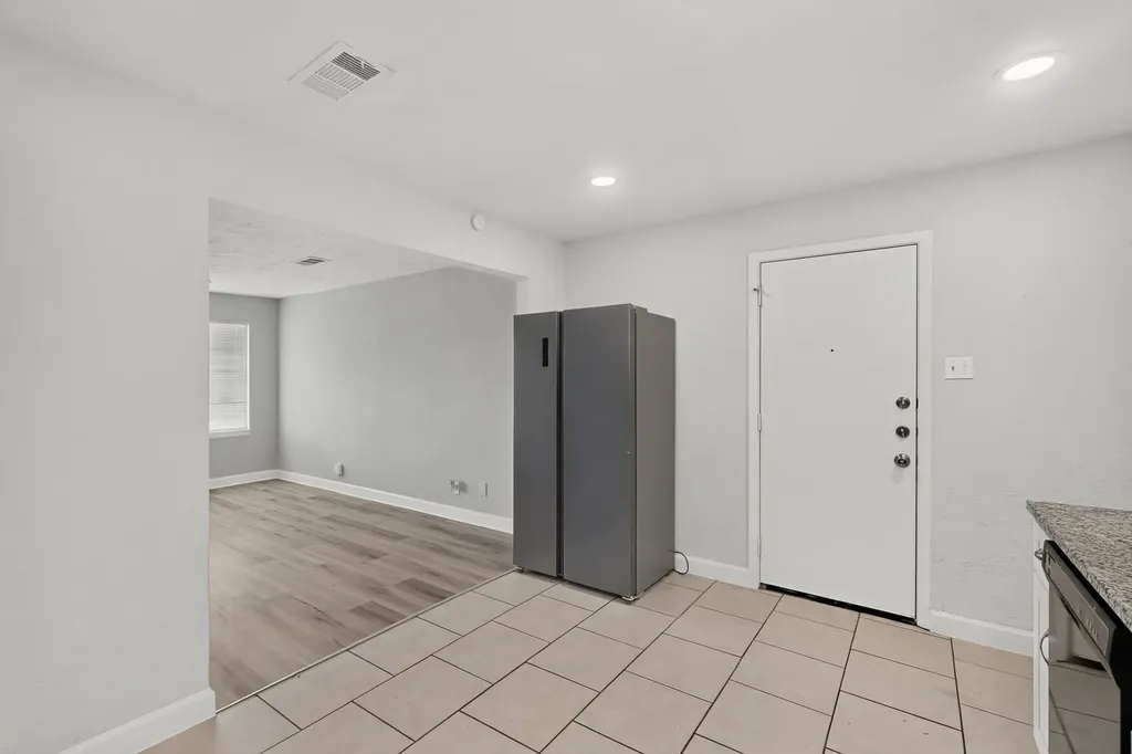 5573 Burton Avenue Fort Worth TX 76119