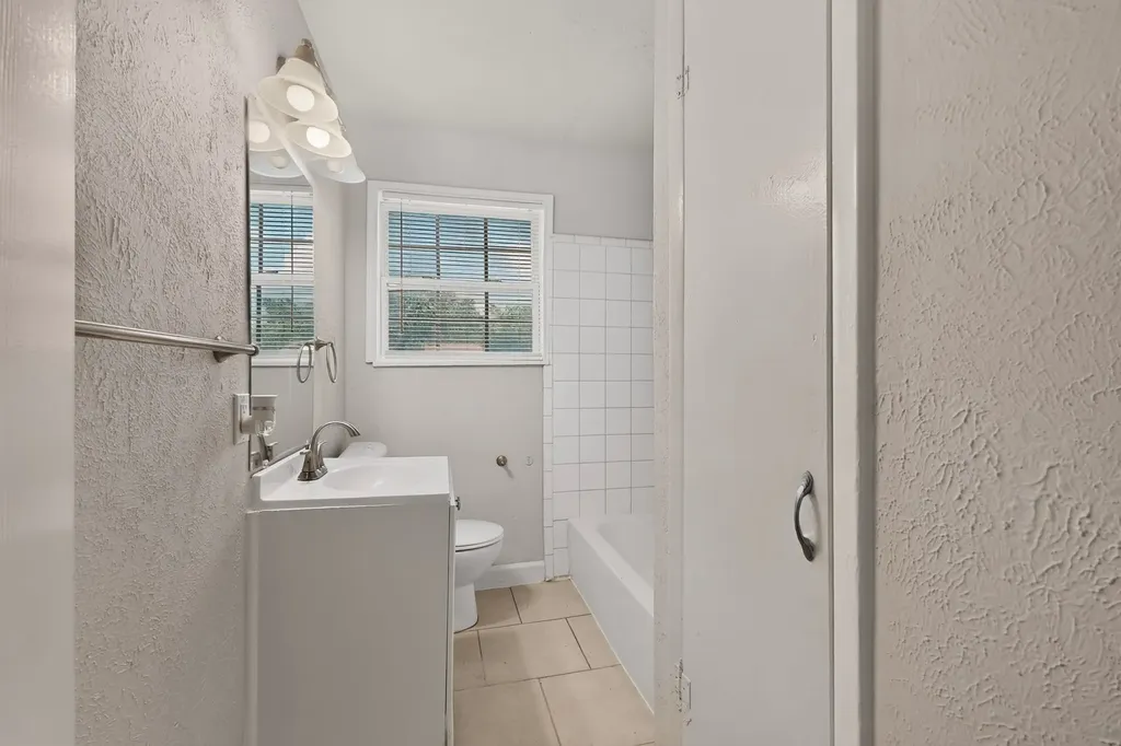 5573 Burton Avenue Fort Worth TX 76119