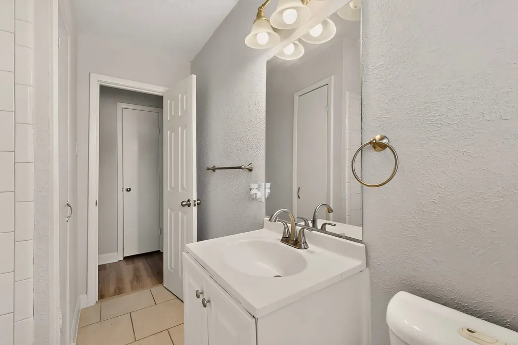 5573 Burton Avenue Fort Worth TX 76119