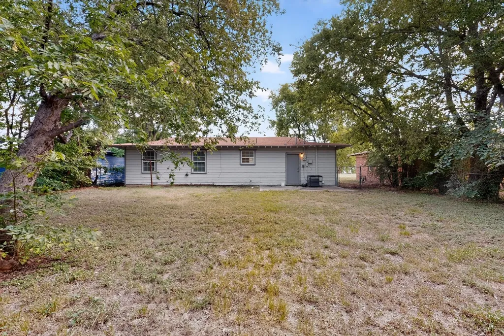 5573 Burton Avenue Fort Worth TX 76119