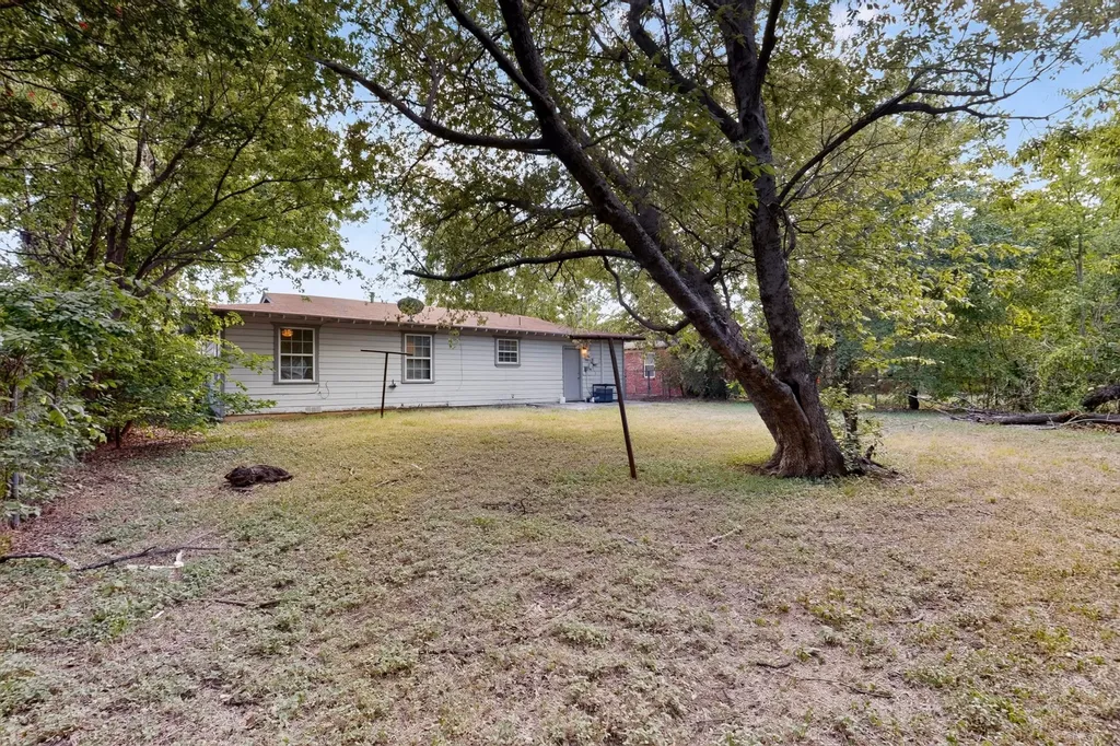 5573 Burton Avenue Fort Worth TX 76119