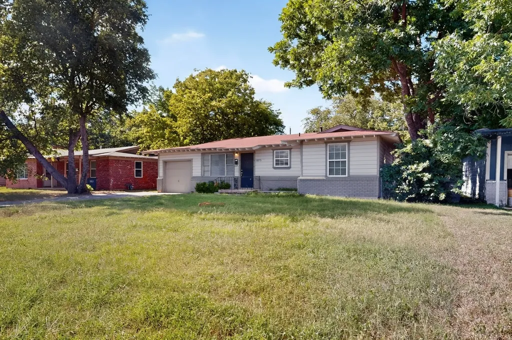 5573 Burton Avenue Fort Worth TX 76119