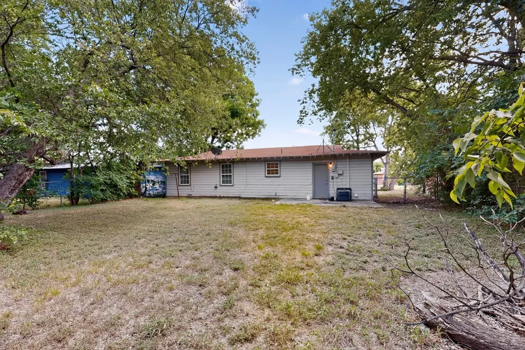 5573 Burton Avenue Fort Worth TX 76119