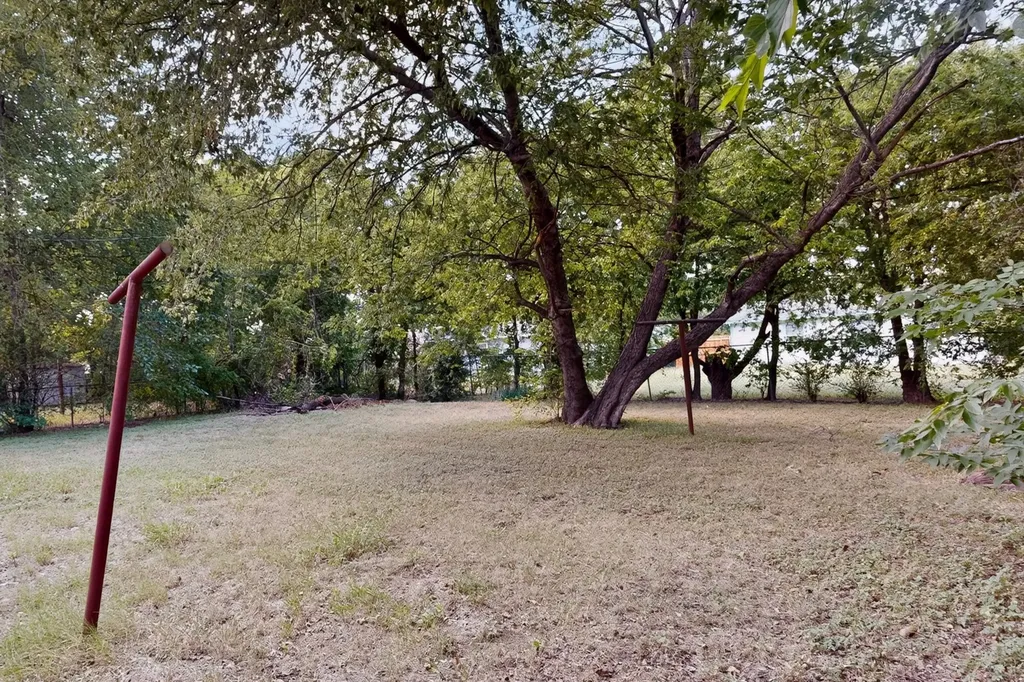 5573 Burton Avenue Fort Worth TX 76119