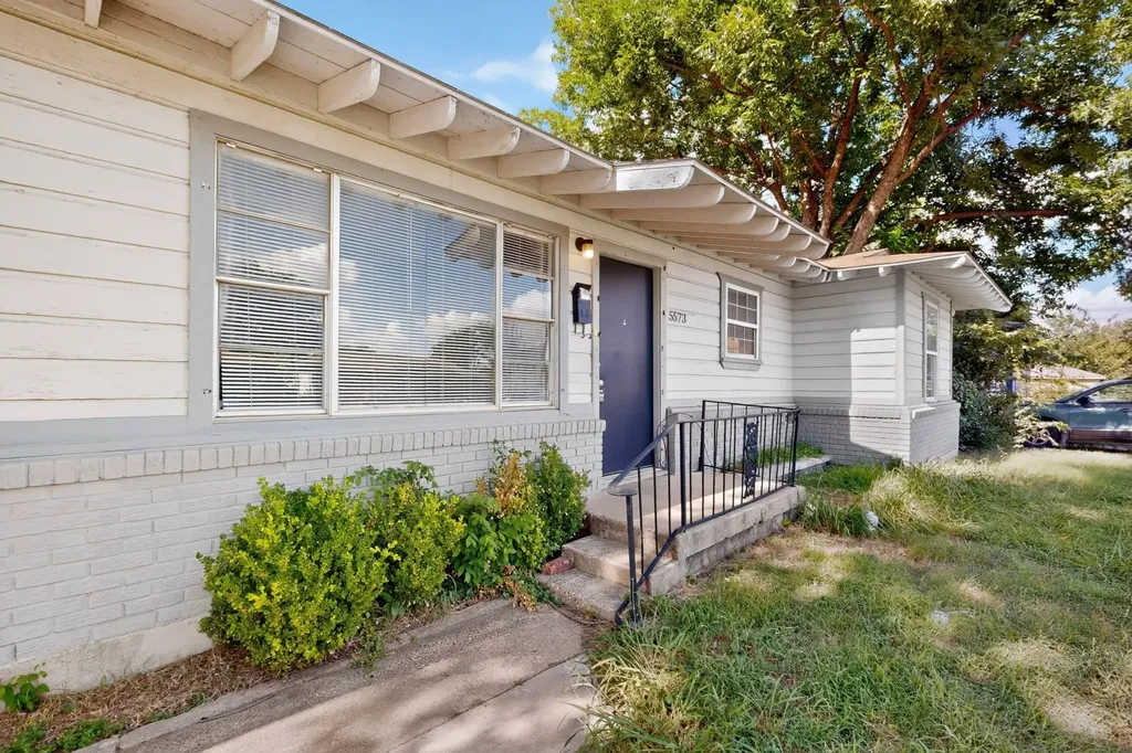 5573 Burton Avenue Fort Worth TX 76119
