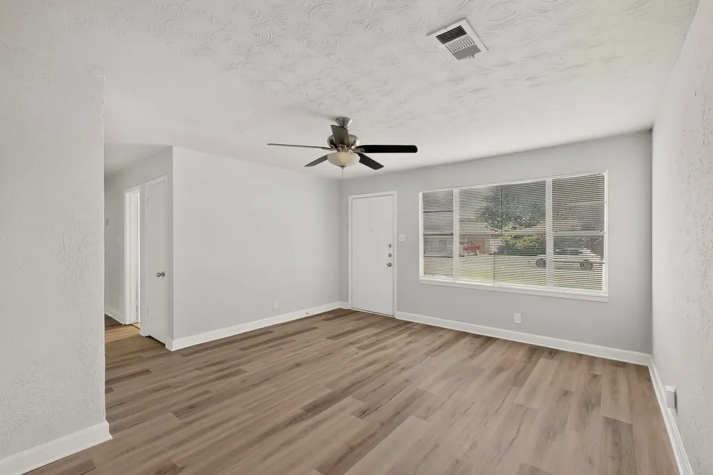 5573 Burton Avenue Fort Worth TX 76119
