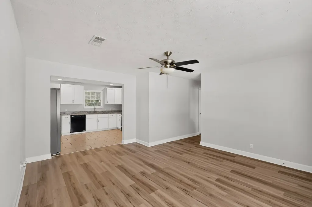 5573 Burton Avenue Fort Worth TX 76119