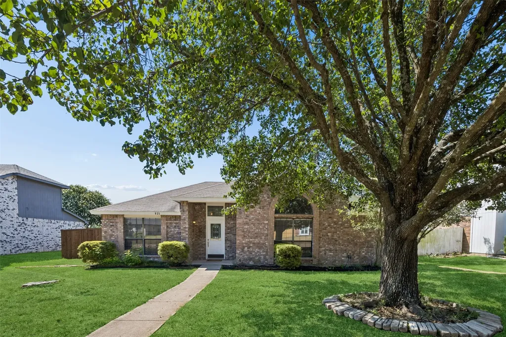 825 Weaver Street Cedar Hill TX 75104