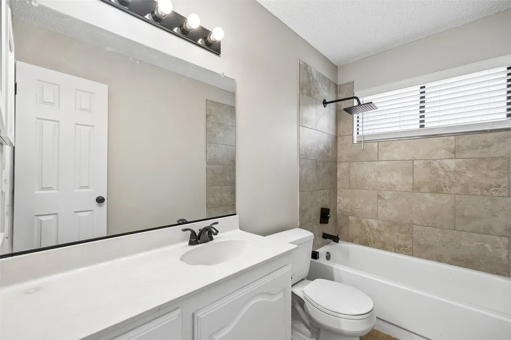 825 Weaver Street Cedar Hill TX 75104