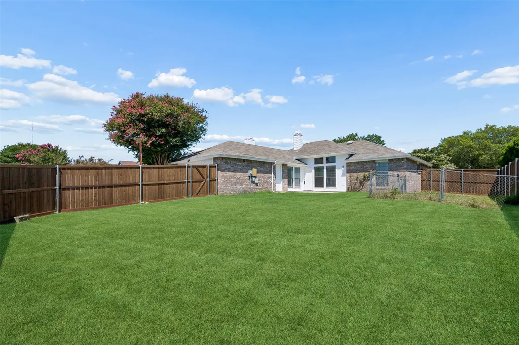 825 Weaver Street Cedar Hill TX 75104