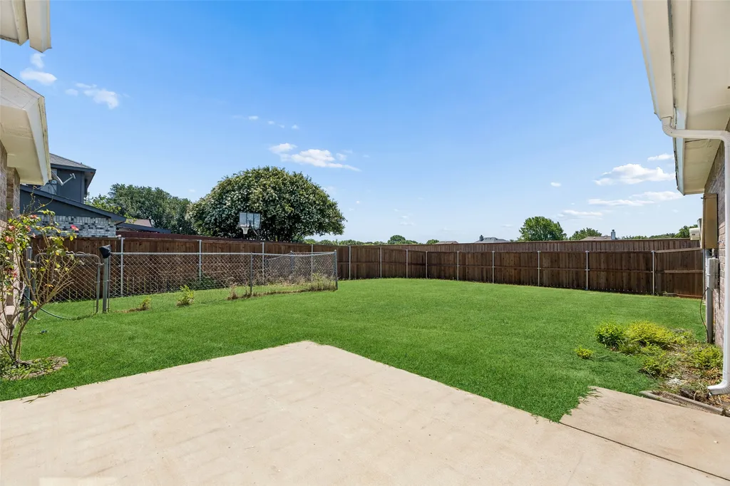825 Weaver Street Cedar Hill TX 75104