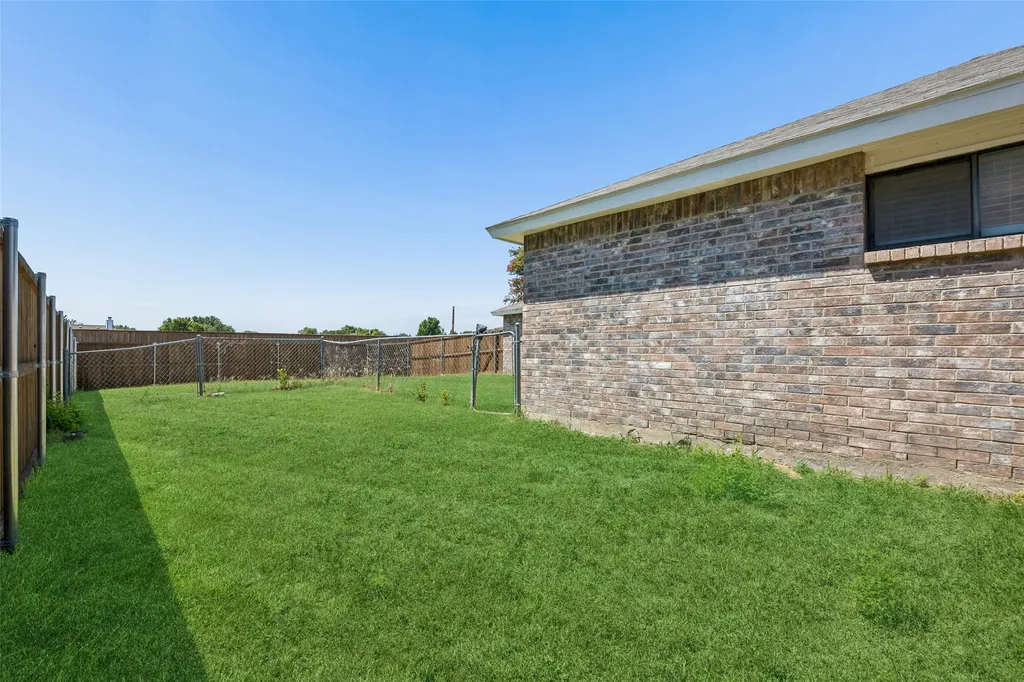 825 Weaver Street Cedar Hill TX 75104
