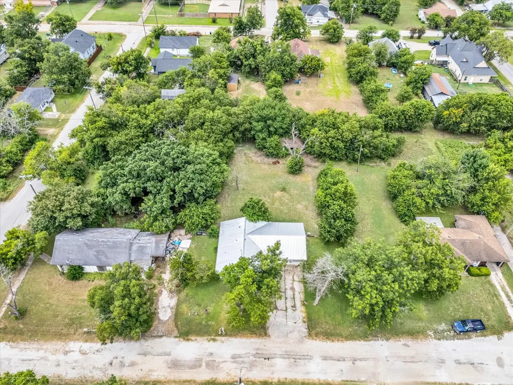 610 E Limestone Avenue Mart TX 76664