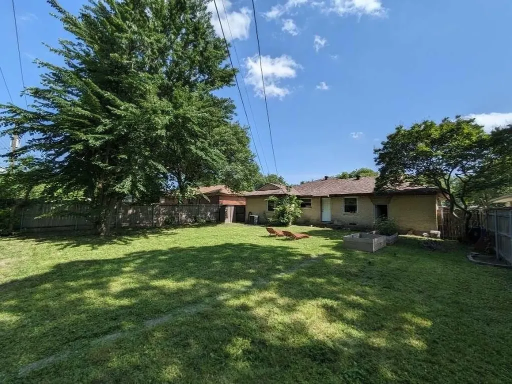 2209 Costa Mesa Drive Dallas TX 75228