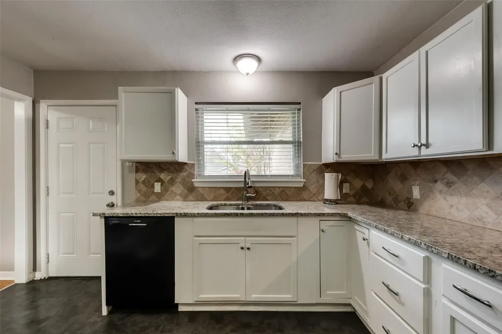 2209 Costa Mesa Drive Dallas TX 75228