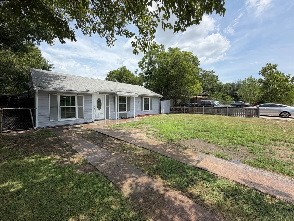 714 SW Dallas Street Grand Prairie TX 75051