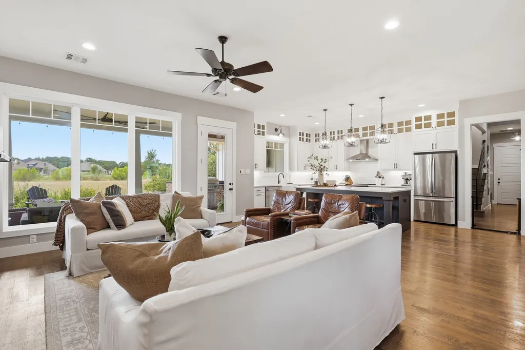 533 S Sugartree Drive Lipan TX 76462