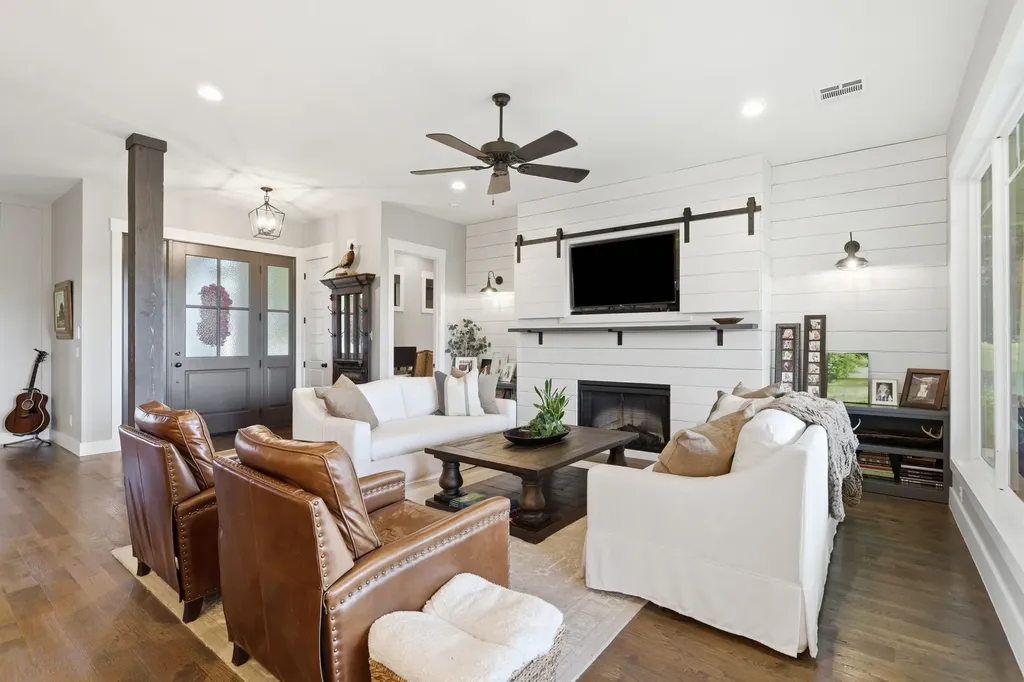 533 S Sugartree Drive Lipan TX 76462