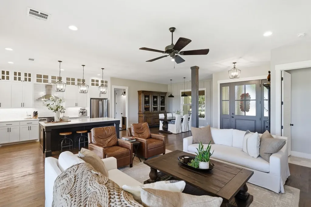 533 S Sugartree Drive Lipan TX 76462