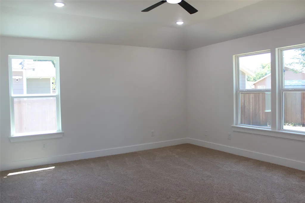 936 E Annie Street Fort Worth TX 76104