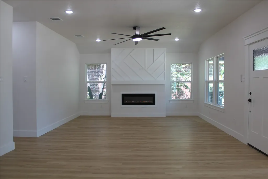 936 E Annie Street Fort Worth TX 76104