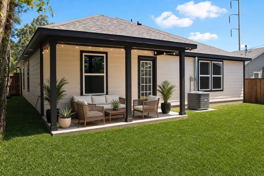 936 E Annie Street Fort Worth TX 76104