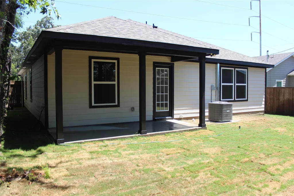 936 E Annie Street Fort Worth TX 76104