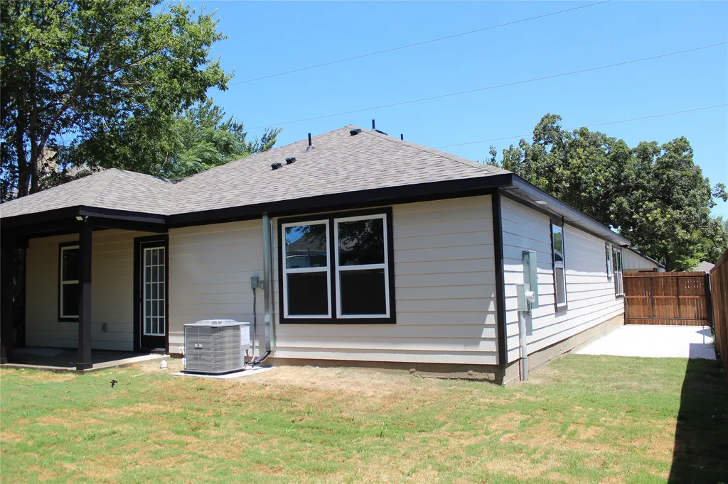 936 E Annie Street Fort Worth TX 76104