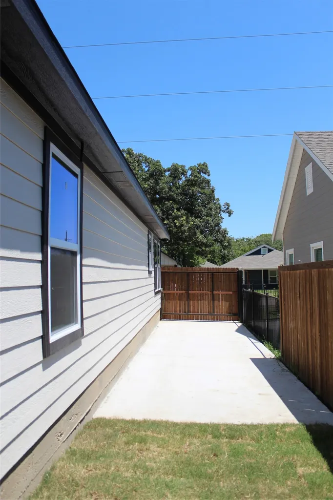 936 E Annie Street Fort Worth TX 76104
