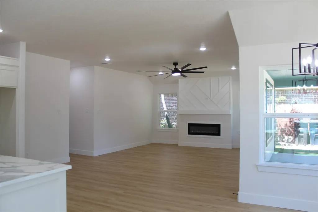 936 E Annie Street Fort Worth TX 76104