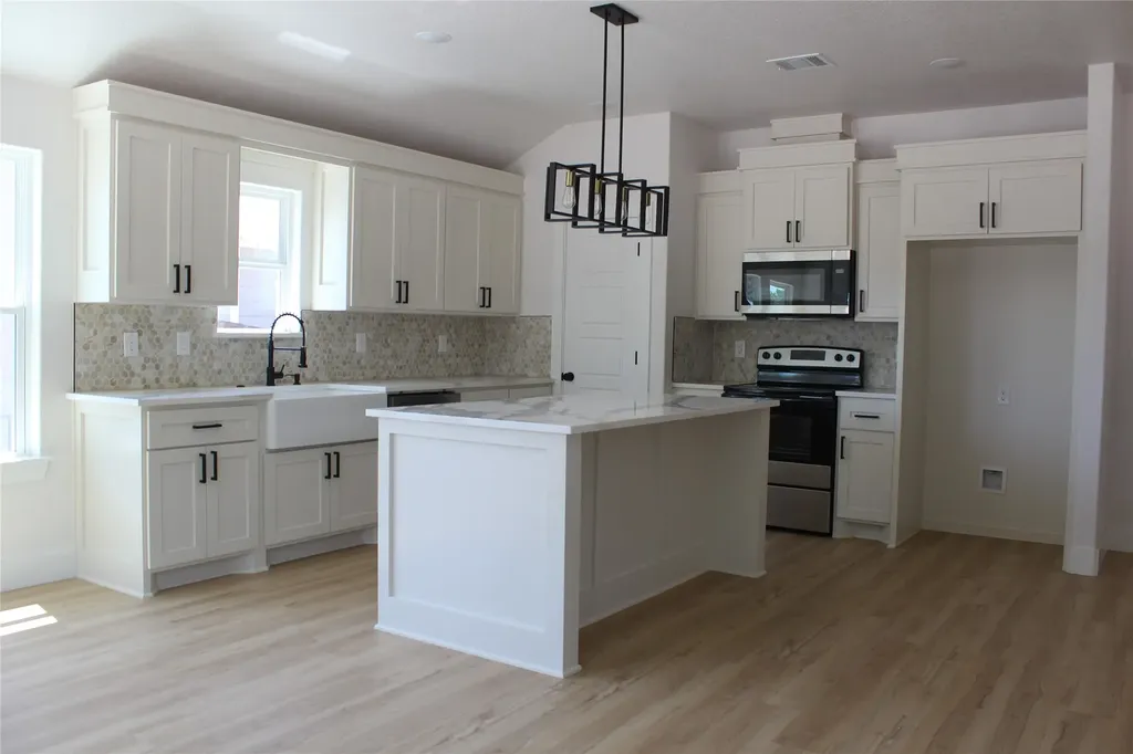 936 E Annie Street Fort Worth TX 76104