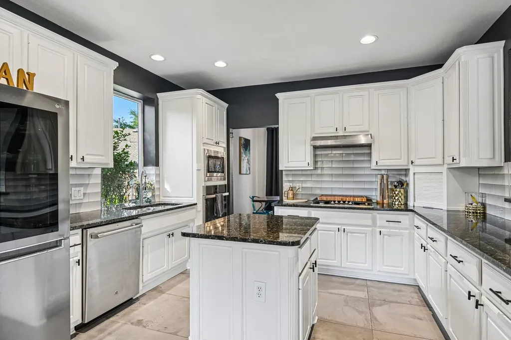 2204 Wembley Wood Lane Bedford TX 76022
