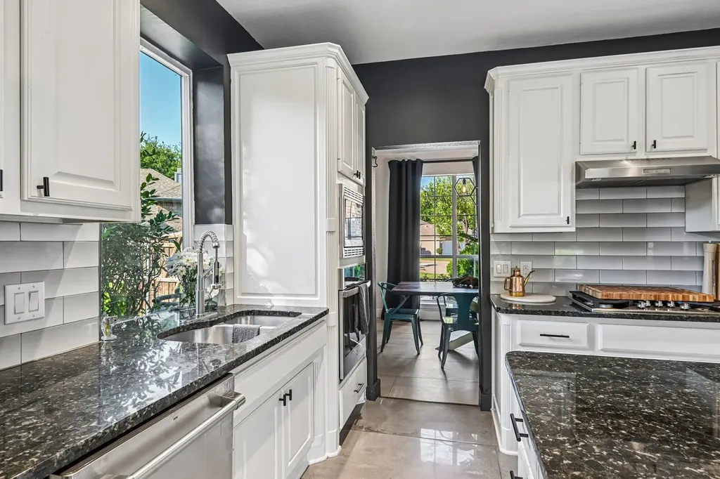 2204 Wembley Wood Lane Bedford TX 76022
