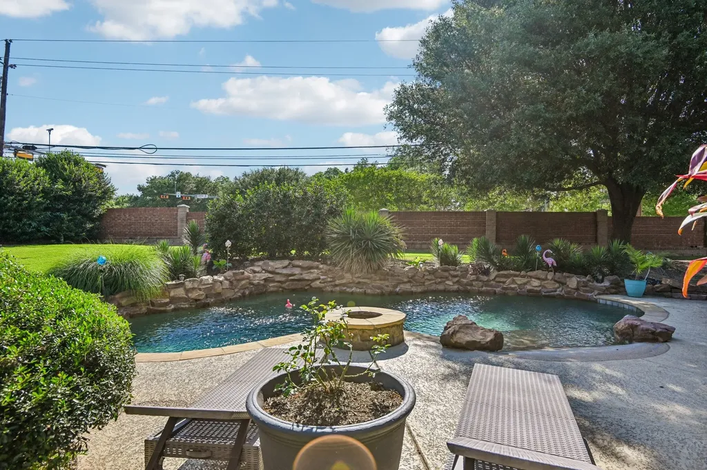 2204 Wembley Wood Lane Bedford TX 76022