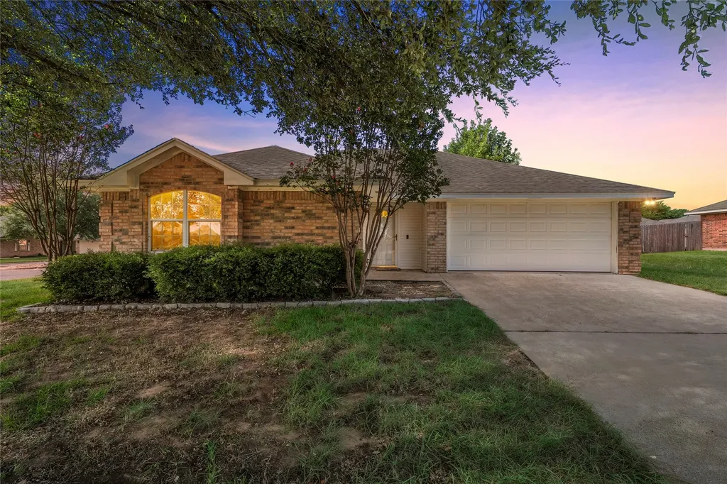 100 W Jade Drive Hewitt TX 76643