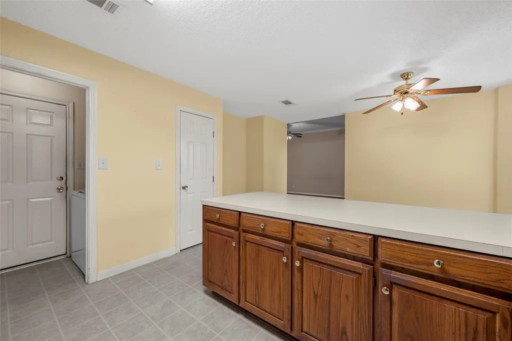 100 W Jade Drive Hewitt TX 76643