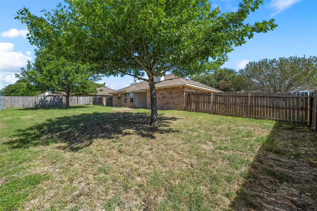 100 W Jade Drive Hewitt TX 76643