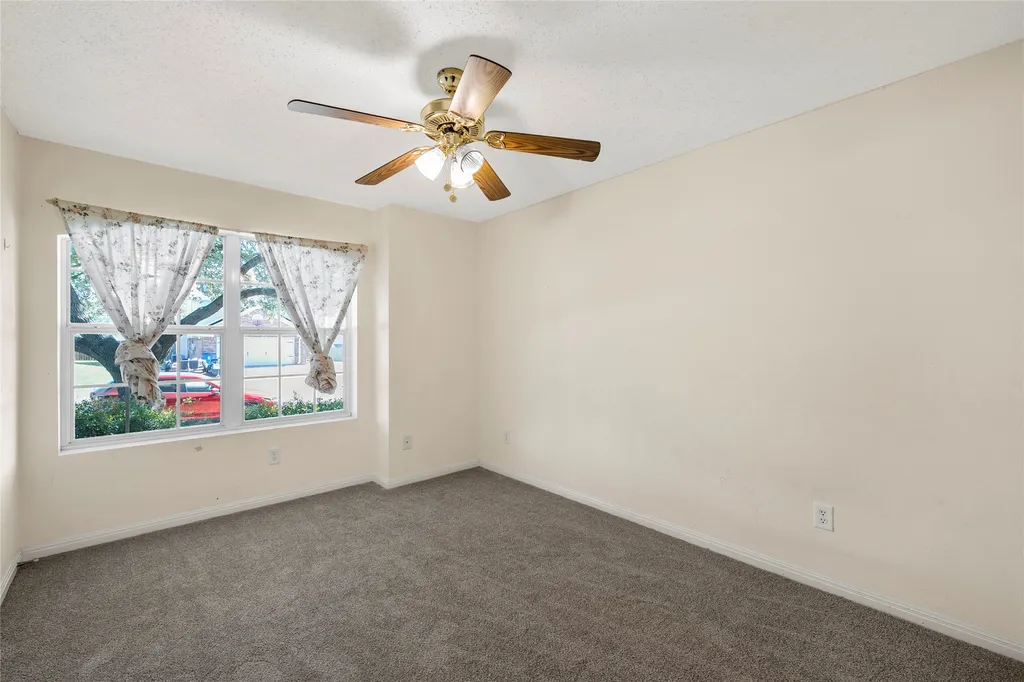 100 W Jade Drive Hewitt TX 76643