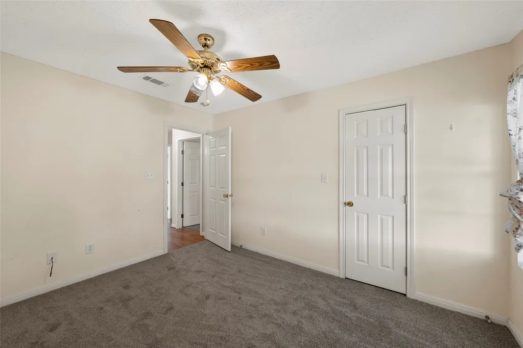 100 W Jade Drive Hewitt TX 76643