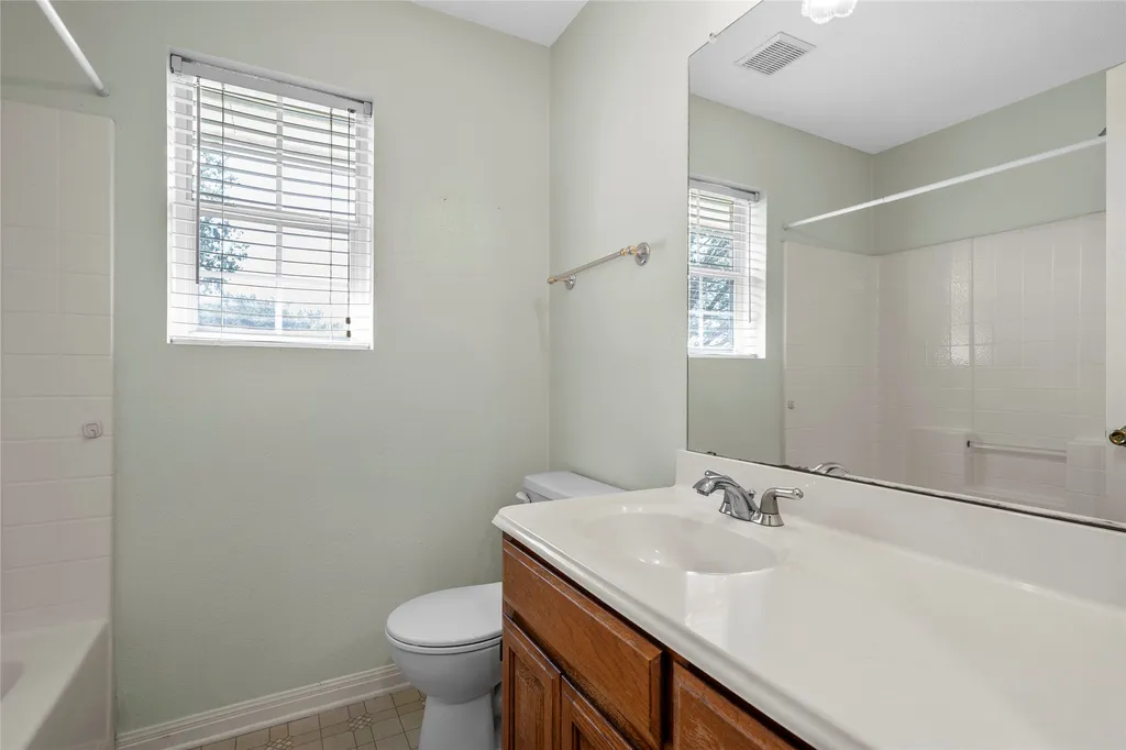 100 W Jade Drive Hewitt TX 76643