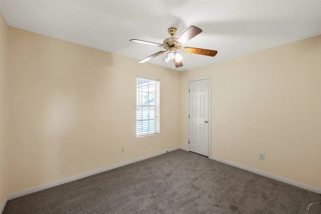 100 W Jade Drive Hewitt TX 76643