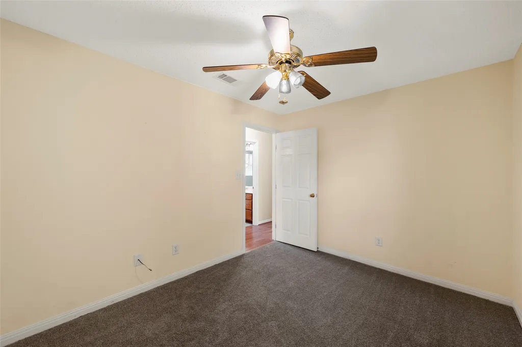100 W Jade Drive Hewitt TX 76643