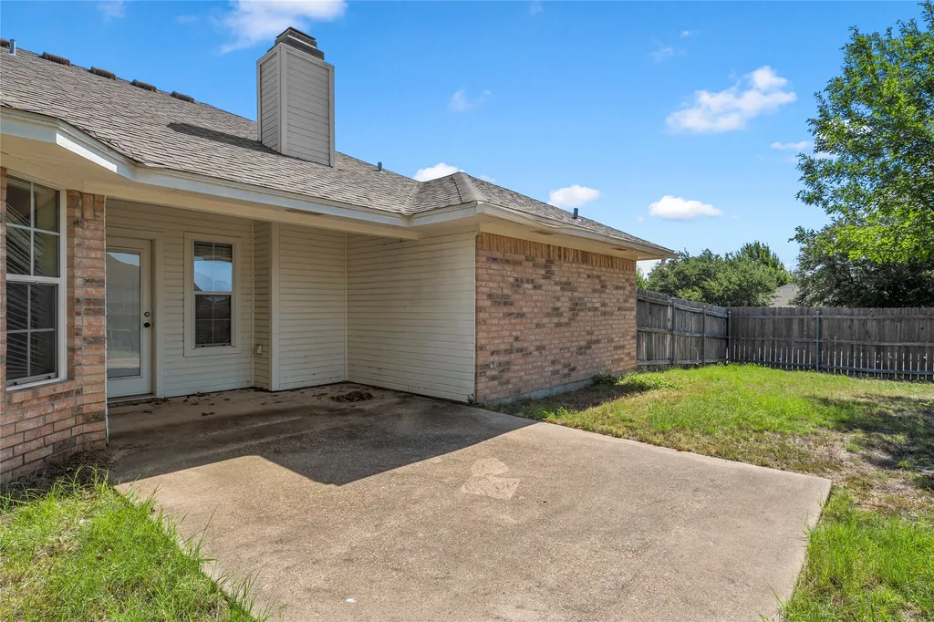 100 W Jade Drive Hewitt TX 76643