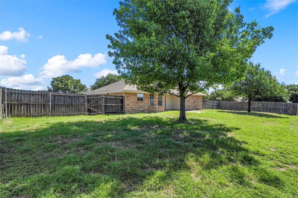 100 W Jade Drive Hewitt TX 76643