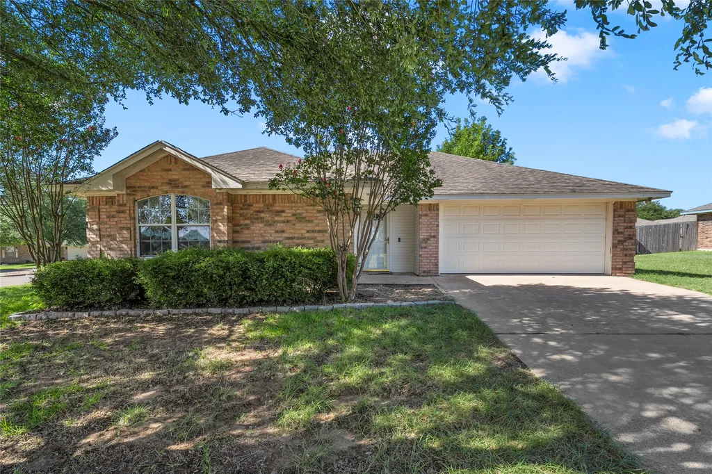 100 W Jade Drive Hewitt TX 76643