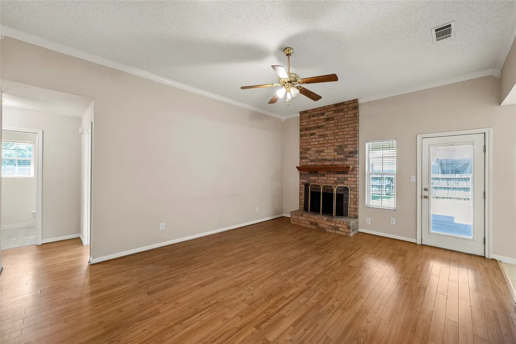 100 W Jade Drive Hewitt TX 76643