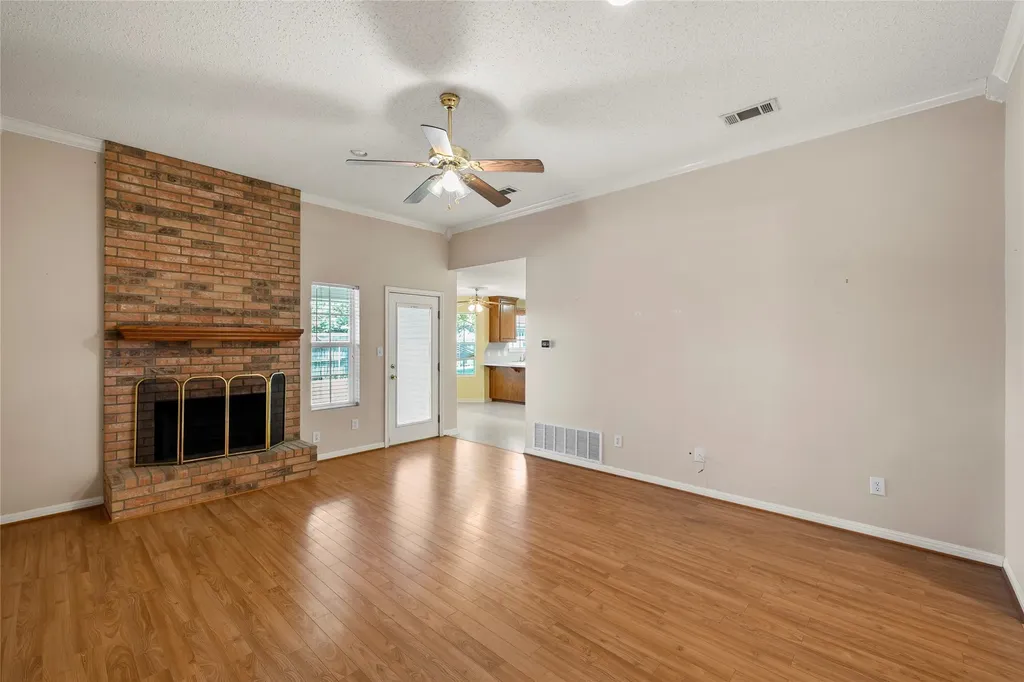 100 W Jade Drive Hewitt TX 76643